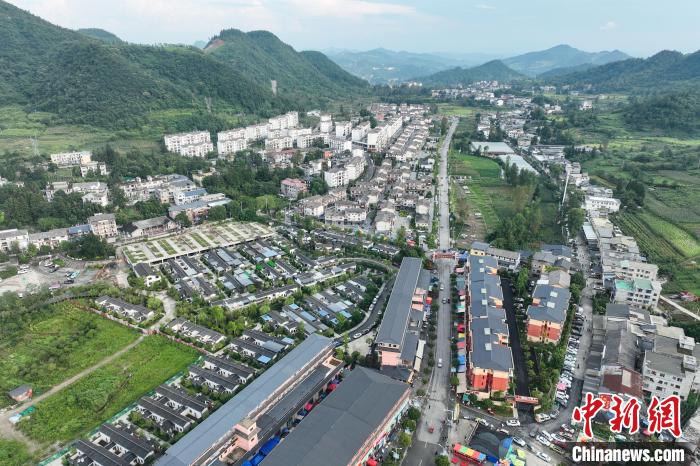 “村晚”让贵州桐梓避暑山村“热”起来 第3张